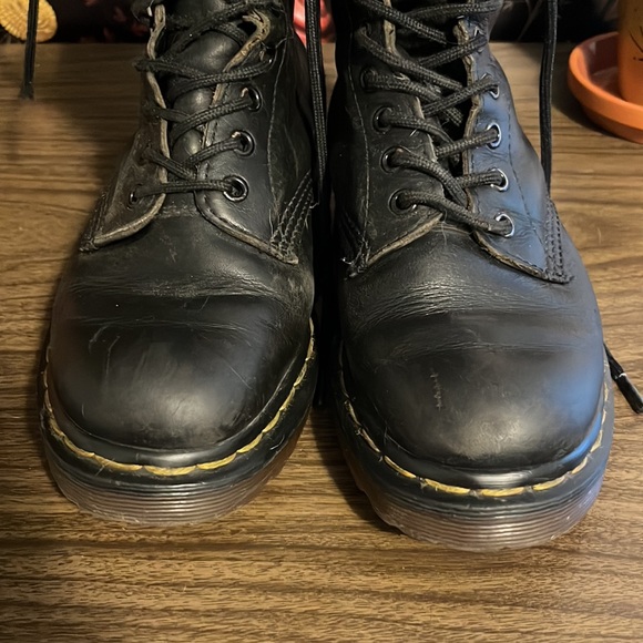 Dr.Marten 1460 Pascal 8 hole boot, women’s size 6 - Picture 2 of 10